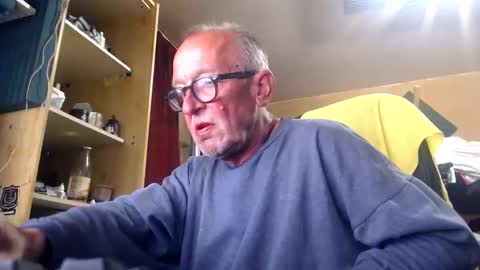 Snapshot of pc8474408 chatting on June 9, 1:01 pm pc8474408 online show from June 9, 1:01 pm