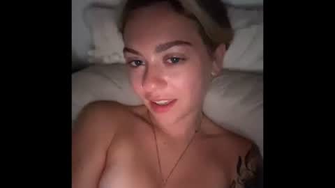 Snapshot of peachesncreampiezz chatting on July 18, 4:49 am peachesncreampiezz online show from July 18, 4:49 am
