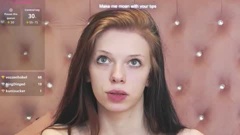 Snapshot of peachyella26 chatting on March 4, 1:50 pm Ella online show from March 4, 1:50 pm