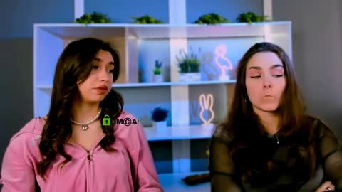 Snapshot of pearl_heart chatting on March 25, 12:22 pm pearl heart online show from March 25, 12:22 pm