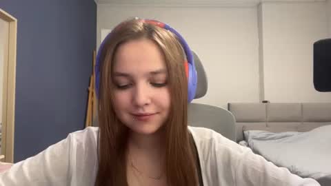 Luna Vale online show from June 23, 3:10 pm