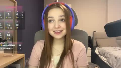 Luna Vale online show from August 1, 6:07 pm