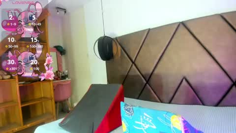 Snapshot of penelopeguzman__ chatting on June 9, 6:52 pm Sweet Penelope online show from June 9, 6:52 pm