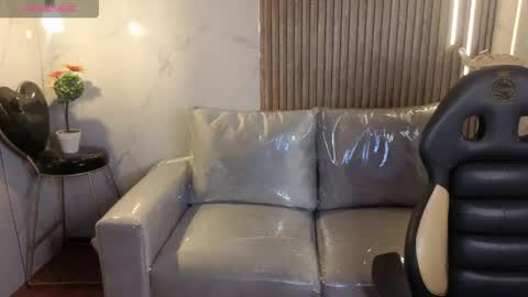 perla_lovely online show from June 3, 11:57 am