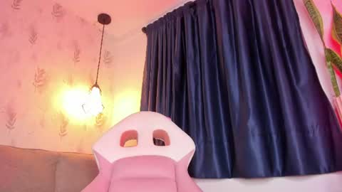 Snapshot of perlaa7 chatting on July 19, 12:47 am Perla online show from July 19, 12:47 am