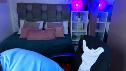 Snapshot of perlaa_moon_ chatting on June 22, 4:15 pm PERLA online show from June 22, 4:15 pm