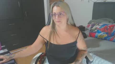 Snapshot of perlagoloza05 chatting on February 3, 1:41 am goloza online show from February 3, 1:41 am