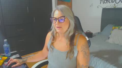 Snapshot of perlagoloza05 chatting on February 21, 1:55 am goloza online show from February 21, 1:55 am