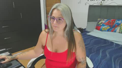 Snapshot of perlagoloza05 chatting on March 9, 5:00 am goloza online show from March 9, 5:00 am