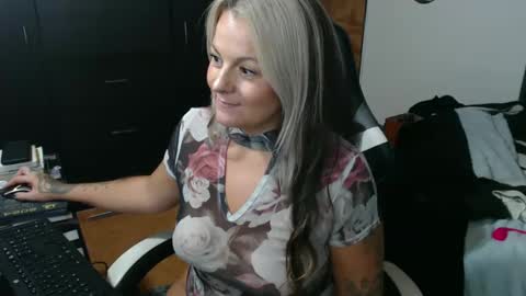 Snapshot of perlagoloza05 chatting on October 4, 3:15 am goloza online show from October 4, 3:15 am