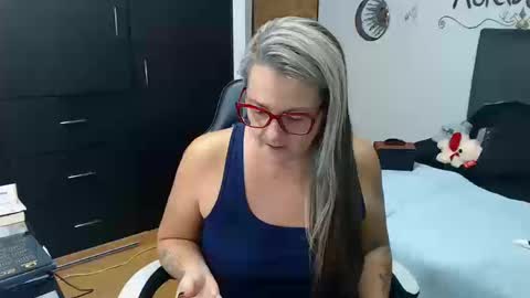 Snapshot of perlagoloza05 chatting on October 16, 2:23 am goloza online show from October 16, 2:23 am