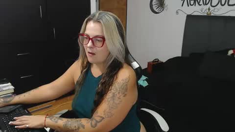 Snapshot of perlagoloza05 chatting on November 4, 4:00 am goloza online show from November 4, 4:00 am