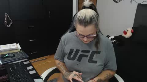 Snapshot of perlagoloza05 chatting on November 10, 2:32 am goloza online show from November 10, 2:32 am