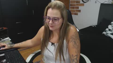 Snapshot of perlagoloza05 chatting on November 18, 3:12 am goloza online show from November 18, 3:12 am