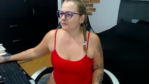 Snapshot of perlagoloza05 chatting on November 24, 2:33 am goloza online show from November 24, 2:33 am