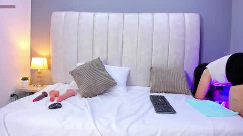 PerlaPreciosa online show from February 13, 4:30 am