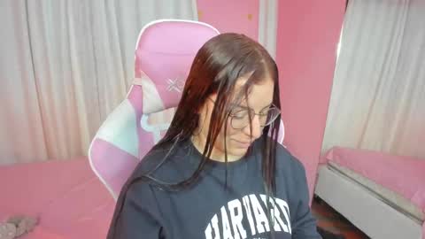 Marie online show from November 15, 9:39 am