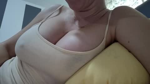 Lisa -  online show from March 27, 10:59 am