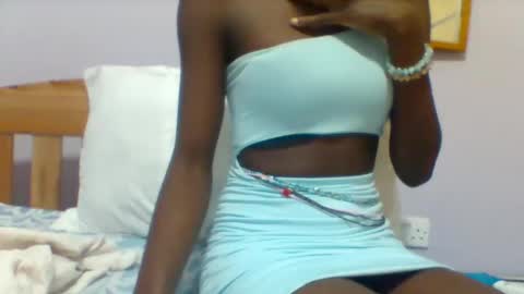 Snapshot of petite_ariana chatting on April 23, 10:23 pm ariana online show from April 23, 10:23 pm