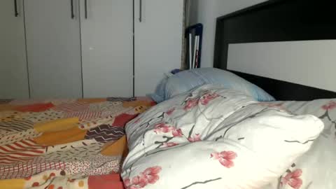 petite_danielle online show from June 14, 6:59 am