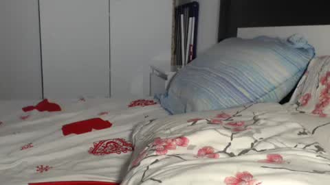 petite_danielle online show from June 28, 1:06 pm