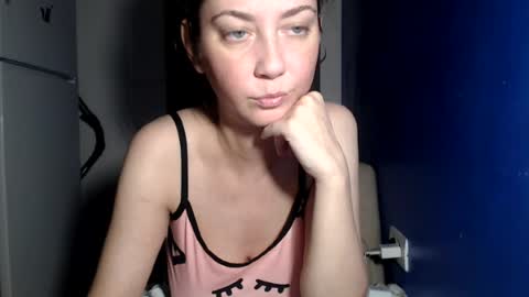 petite_danielle online show from July 16, 8:59 pm