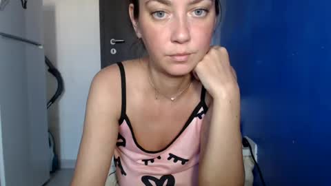 petite_danielle online show from August 2, 11:30 am