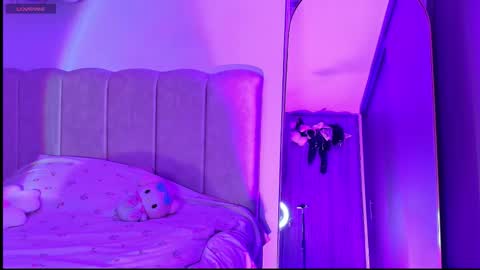 Snapshot of petite_marie_ chatting on October 31, 12:22 am petite_marie_ online show from October 31, 12:22 am