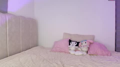 Snapshot of petite_marie_ chatting on December 4, 7:39 am petite_marie_ online show from December 4, 7:39 am