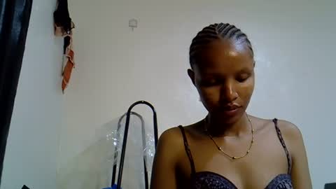 Snapshot of petite_melinda chatting on June 18, 9:41 pm petite_melinda online show from June 18, 9:41 pm