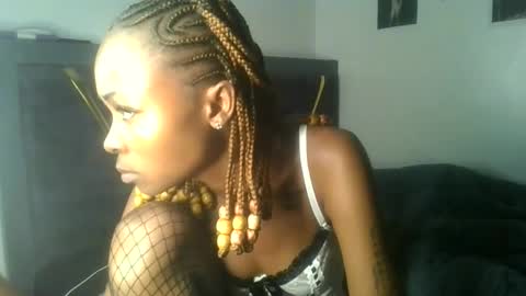 petite_queen69 online show from May 30, 10:51 pm