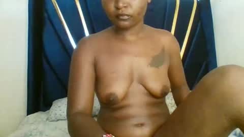 petite_shan online show from February 24, 7:39 am