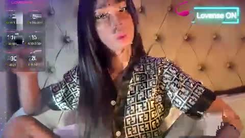 yang yang online show from March 29, 2:28 pm