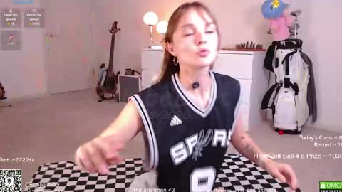 Snapshot of petitebrat chatting on April 19, 11:40 pm PiperAvery online show from April 19, 11:40 pm