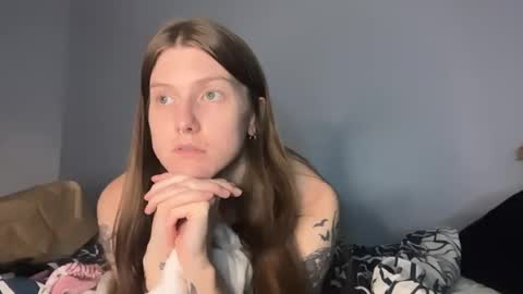 Snapshot of petiteratt chatting on June 26, 1:43 am I am very new and dont know what im doing lol online show from June 26, 1:43 am