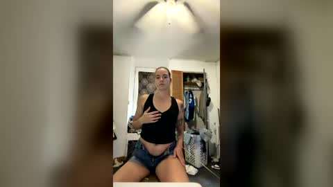 peytie0612 online show from July 23, 7:01 pm