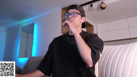 phantom_bigger1 online show from March 5, 9:11 pm