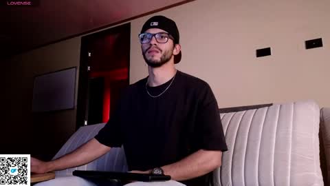 phantom_bigger1 online show from April 6, 4:21 am