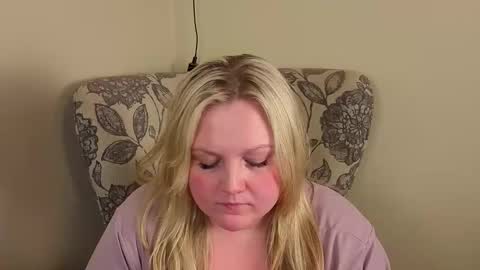 Snapshot of phatassblond chatting on June 6, 7:24 am PhatAssBlond online show from June 6, 7:24 am