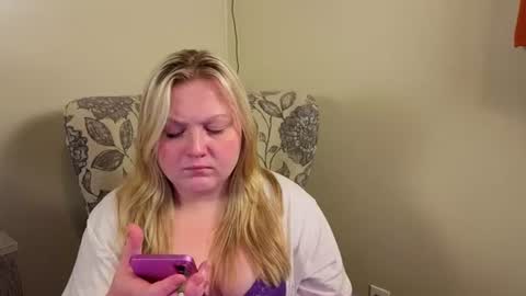 Snapshot of phatassblond chatting on June 11, 6:06 pm PhatAssBlond online show from June 11, 6:06 pm