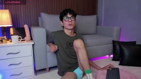 Phillip online show from May 23, 9:30 pm