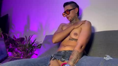 PHILLIP online show from March 29, 12:16 pm