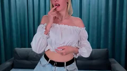 Snapshot of phyllisprice chatting on March 4, 3:51 pm Anna online show from March 4, 3:51 pm