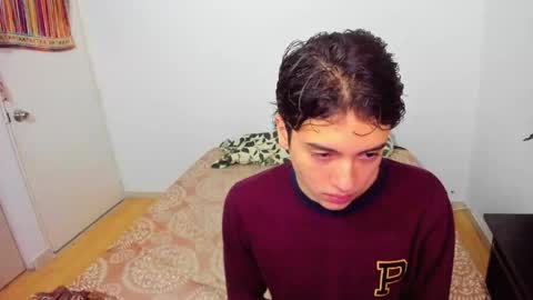 picaszomilos350 online show from March 9, 5:33 am