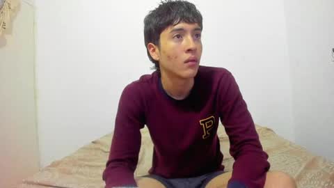 picaszomilos350 online show from April 15, 11:28 am