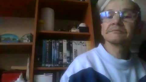 Snapshot of pichoun71 chatting on December 8, 7:37 am pichoun71 online show from December 8, 7:37 am