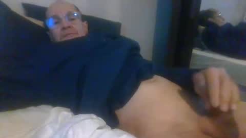 Snapshot of pichoun71 chatting on December 27, 8:24 am pichoun71 online show from December 27, 8:24 am