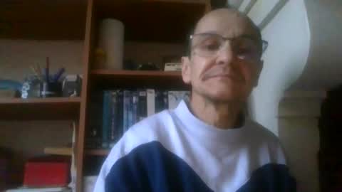 Snapshot of pichoun71 chatting on February 1, 7:47 am pichoun71 online show from February 1, 7:47 am