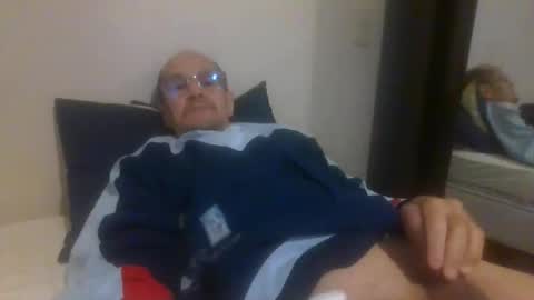 Snapshot of pichoun71 chatting on November 9, 6:44 am pichoun71 online show from November 9, 6:44 am