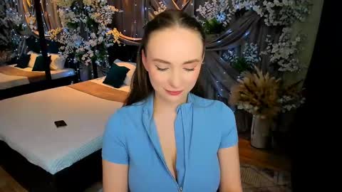 Emelie online show from March 9, 4:33 pm